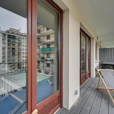 184 Quatro - Superb In Paris.